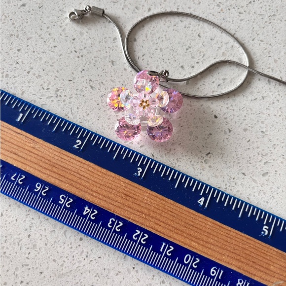 Elegant Signed Fifth Avenue Collection Floral Pendant Necklace 16” plus 2” Ext - Picture 5 of 5